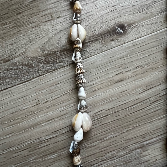 16” Shell Necklace - Picture 3 of 3